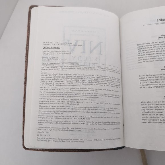 NIV Study Bible Zondervan Italian Duo Tone Black Brown - Picture 7 of 16